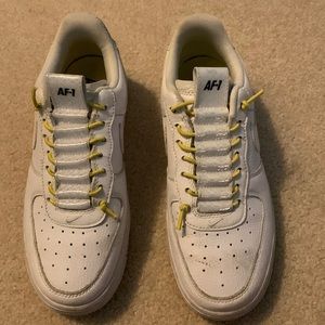 Womens low top white sneakers
